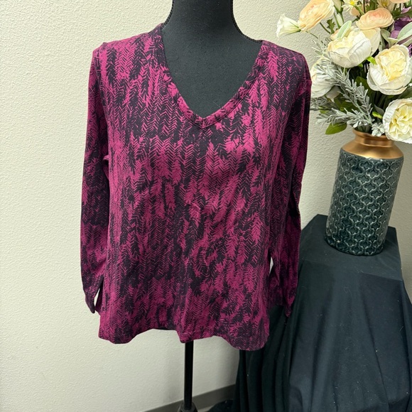 croft & barrow Tops - Croft & Barrow Magenta Abstract Print V-Neck Long Sleeve Tee XL